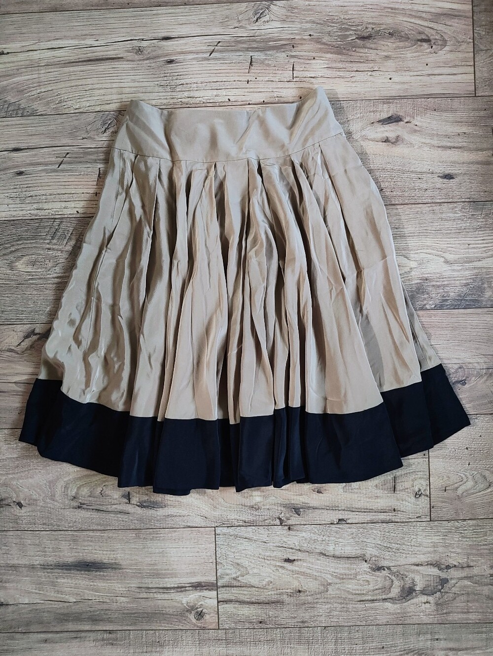 Pleated Two-Tone Beige and Black Skirt